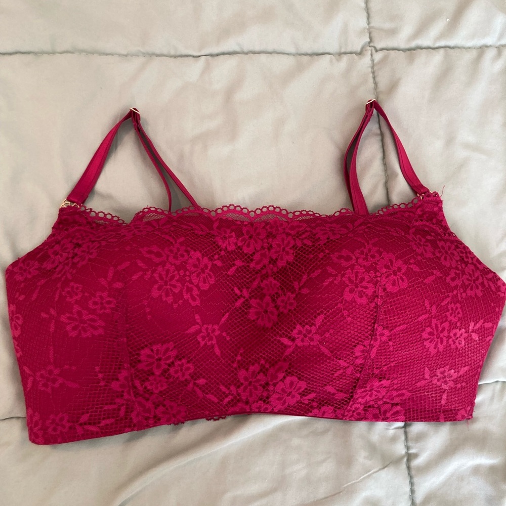 VICTORIA'S SECRET Love Cloud
Lace Straight-Neck Lounge
Bralette